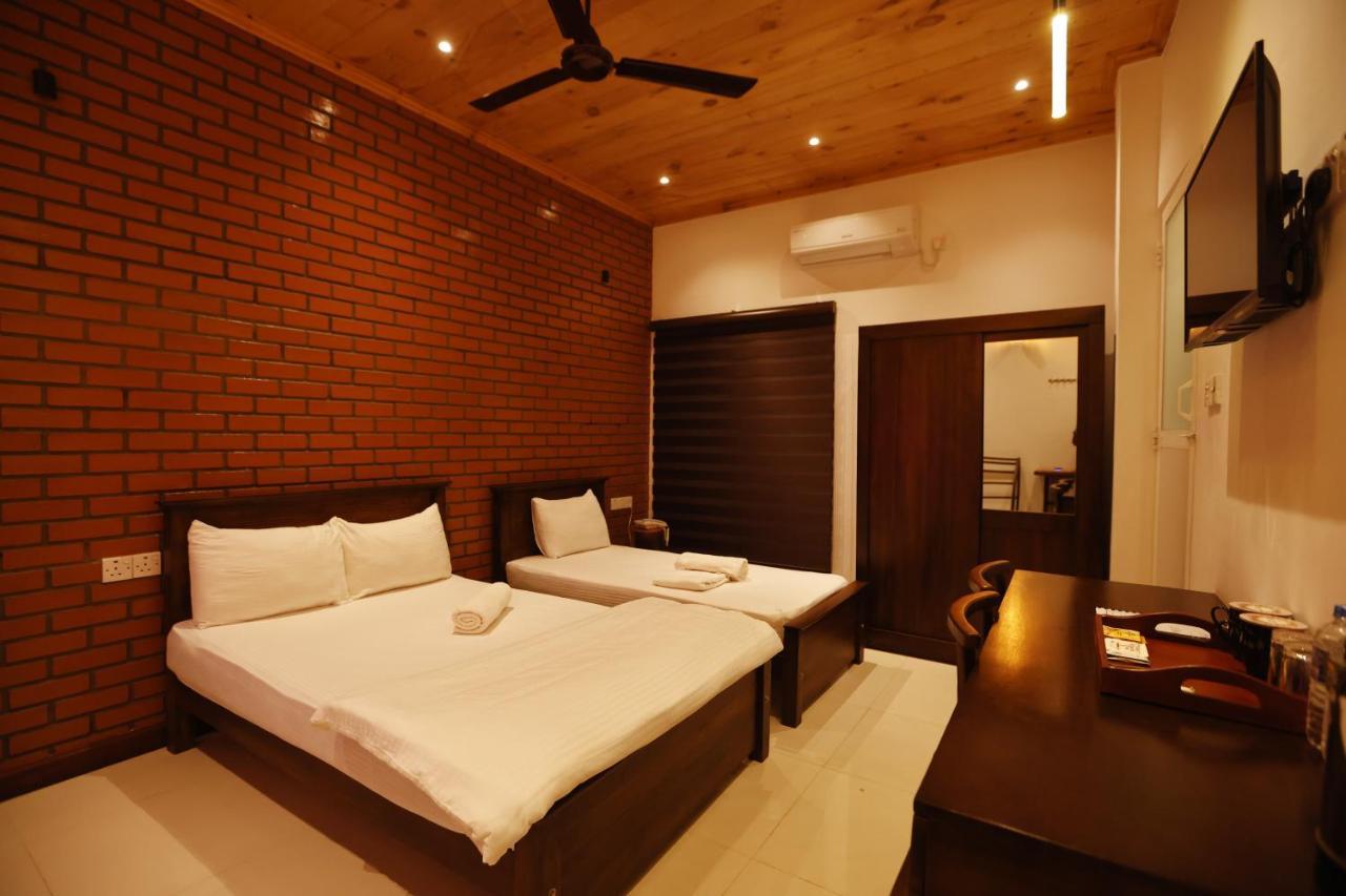 J Hotel Jaffna Exterior photo