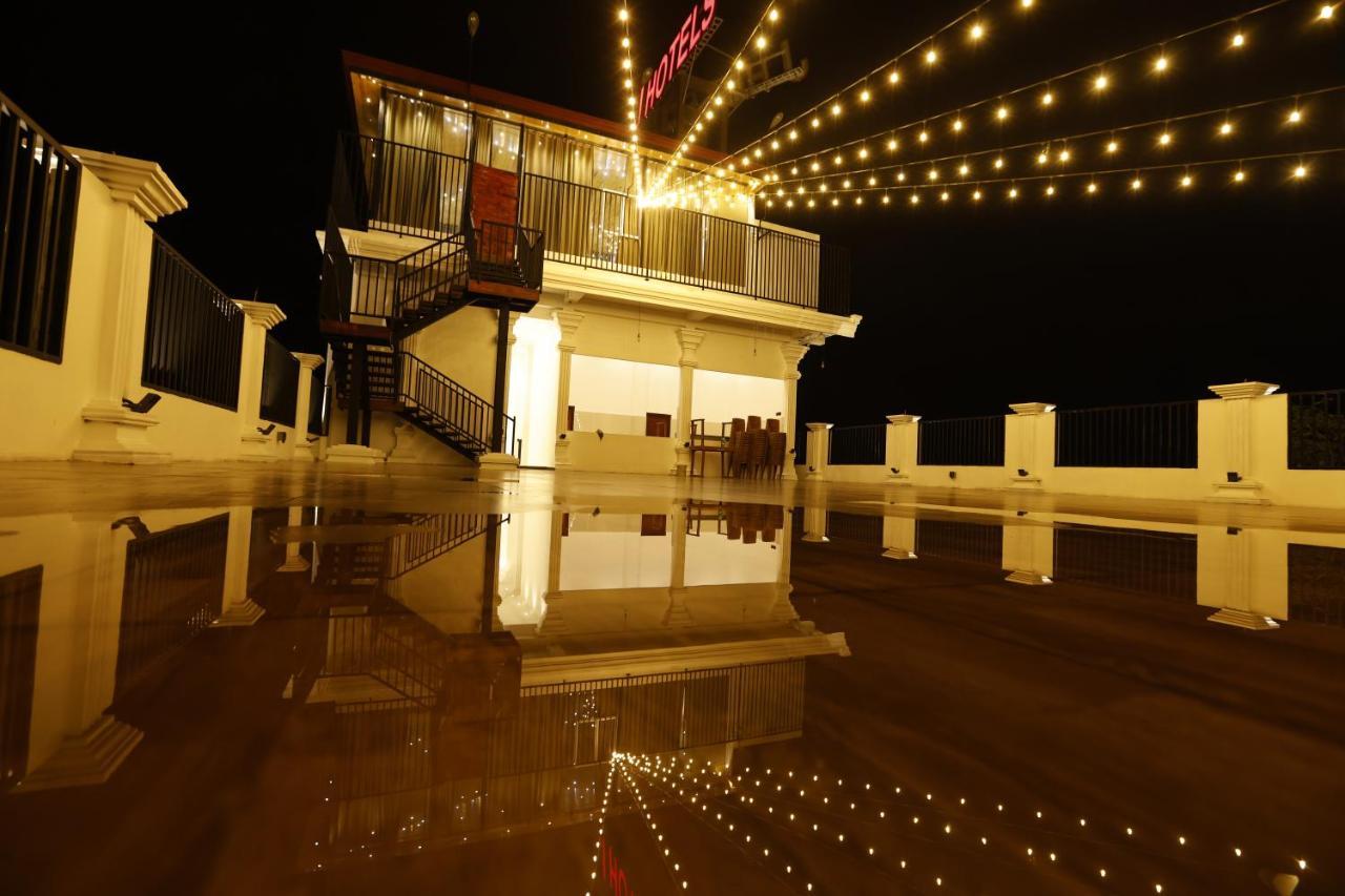 J Hotel Jaffna Exterior photo