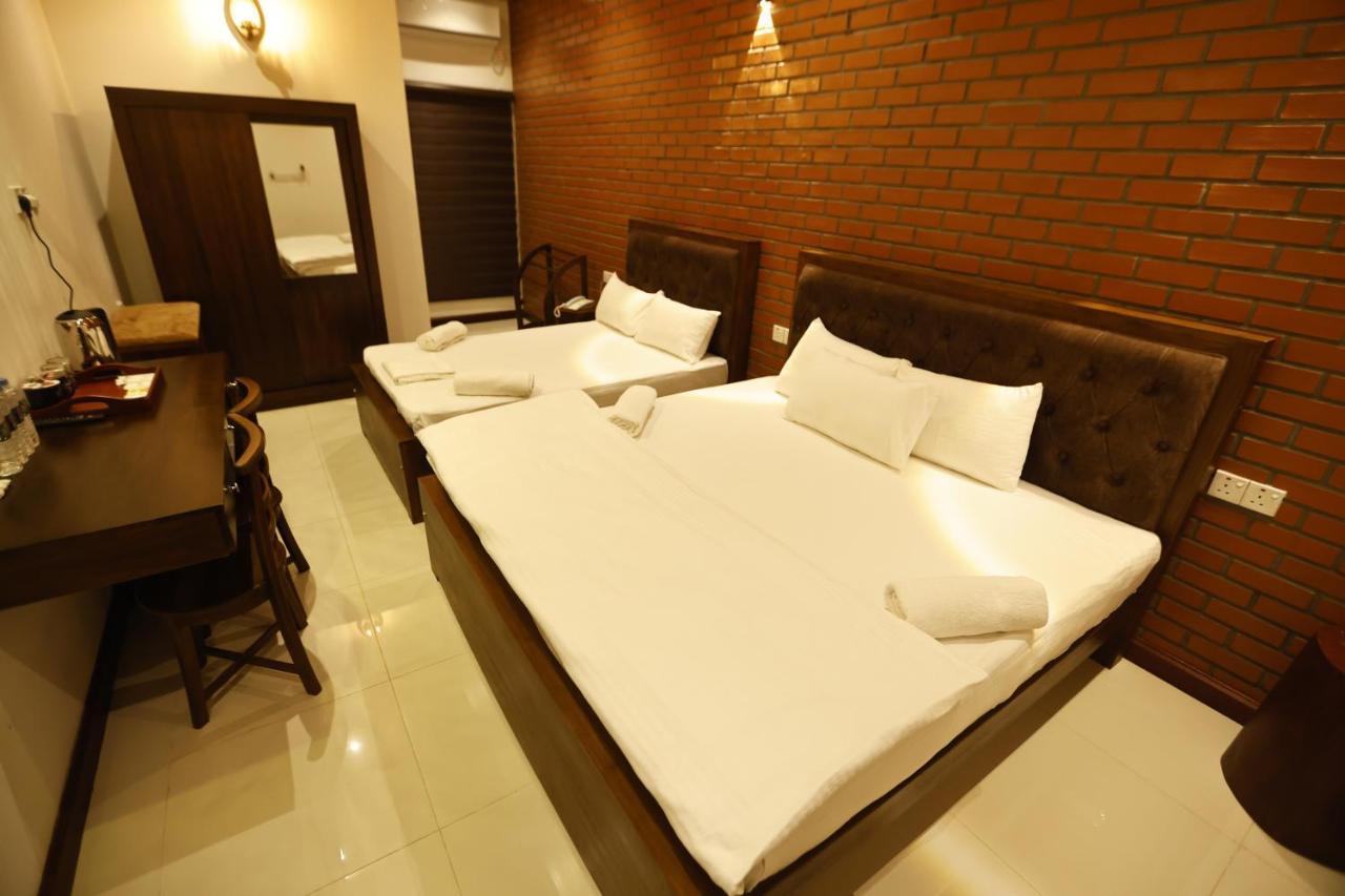 J Hotel Jaffna Exterior photo