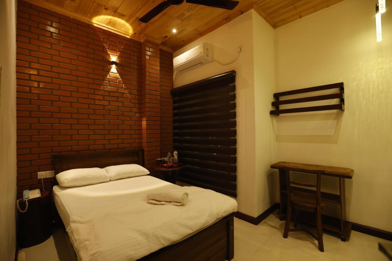 J Hotel Jaffna Exterior photo
